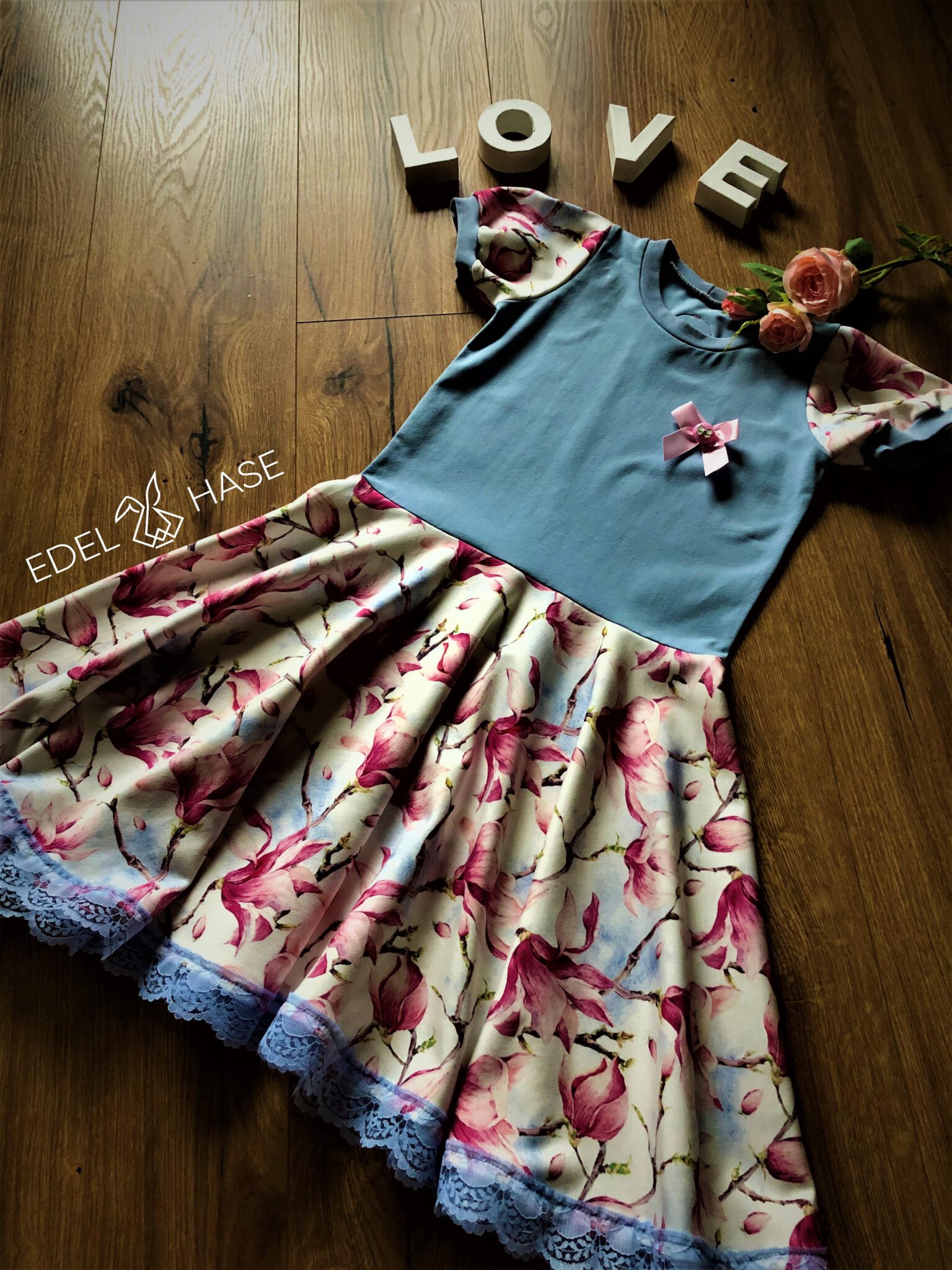 Kleid aus Jersey und Punto